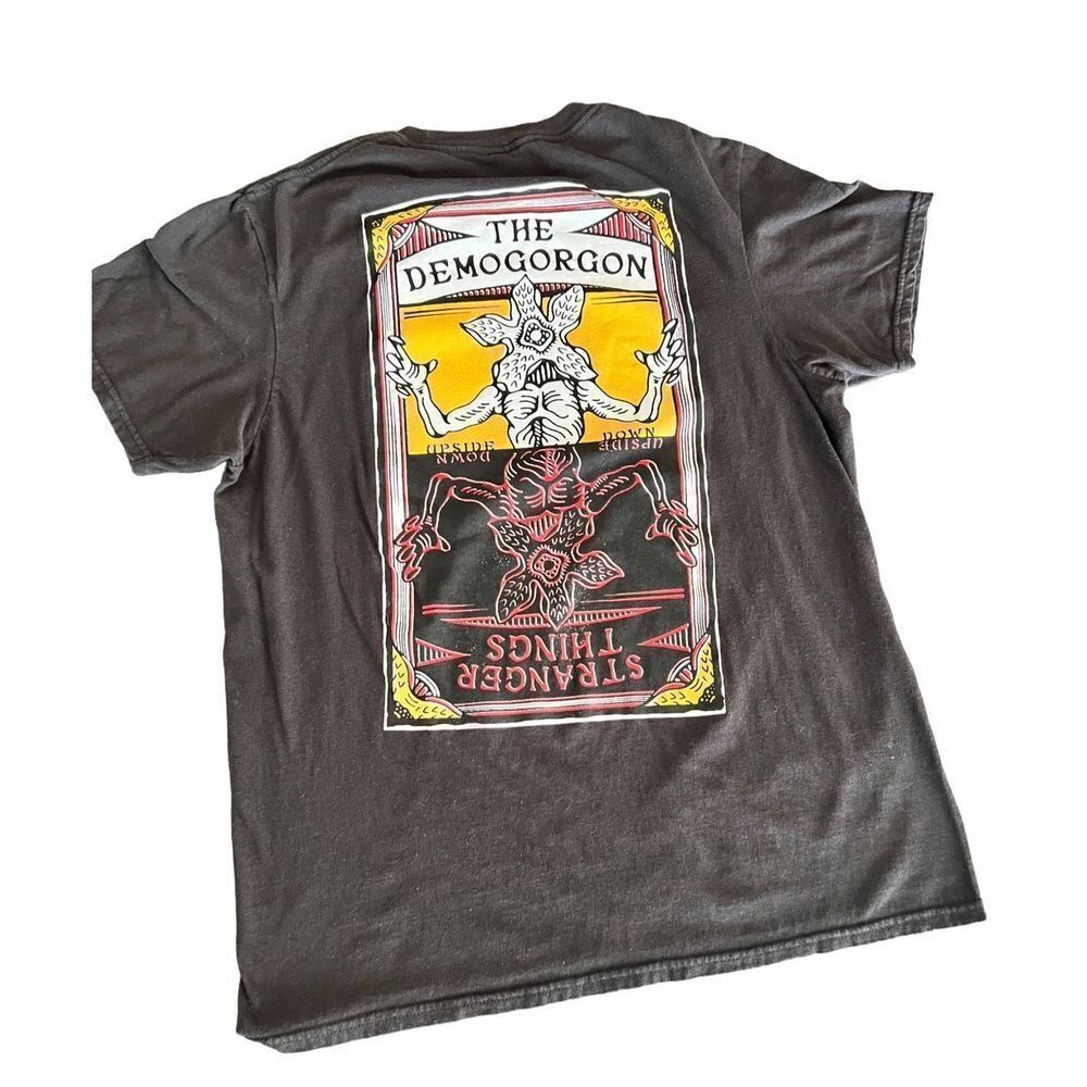 Stranger Things Demogorgon Fate Card T-Shirt size M